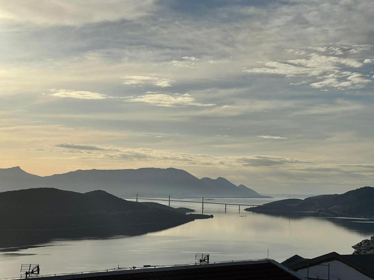 Zuti Neum